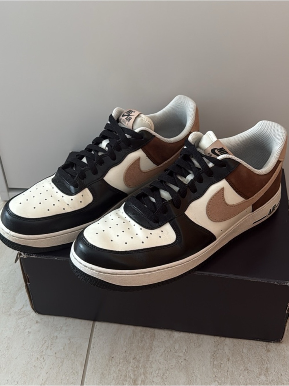 Nike Low-Top Sneakers in Black, White & Brown- Size 11